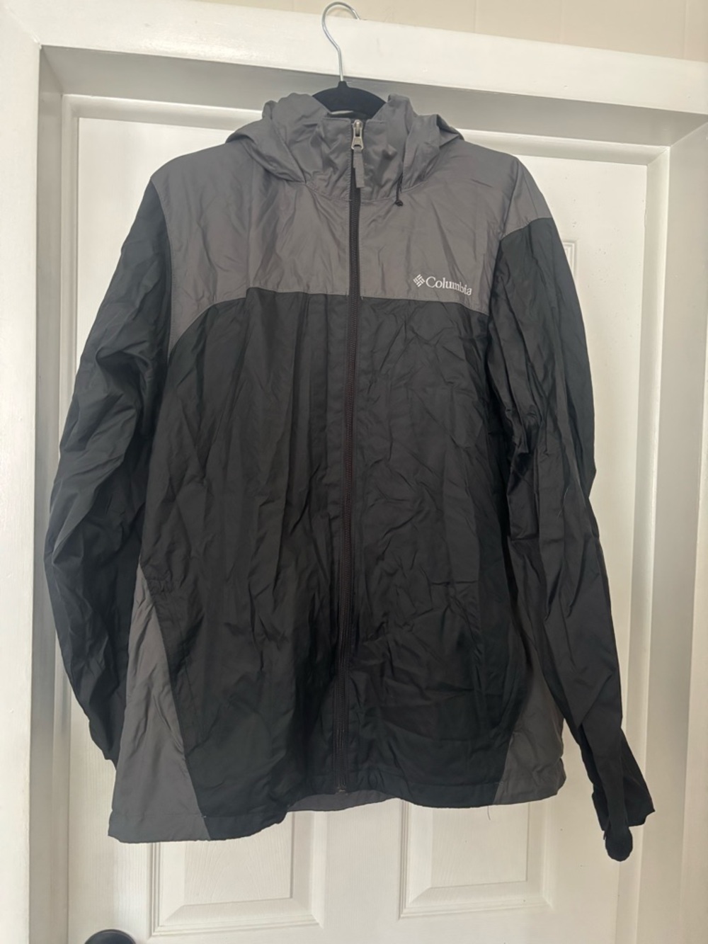 Columbia Men's Black and Gray Hooded Windbreaker